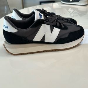 New Balance 237 Sneakers